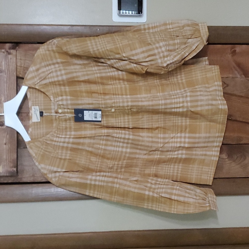 NWT Universal Thread Top